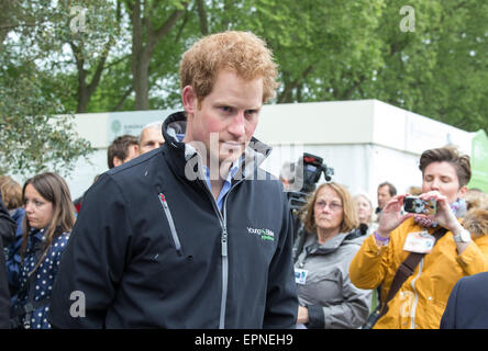 Son Altesse Royale le prince Harry au Chelsea Flower show visiter le jardin de bienfaisance Sentebale intitulée "Espoir dans Vunerability' Banque D'Images