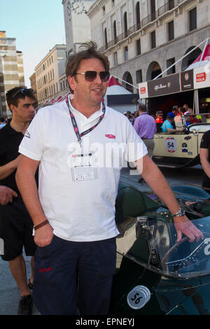 À l'investiture dans la Piazza Vittoria pour le début de la course sur route classique italien la Mille Miglia de Brescia à Rome et retour sur 1000 kilomètres. 14.05.2015 Banque D'Images