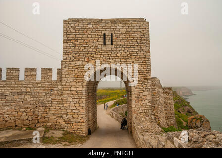 La forteresse médiévale de cap Kaliakra ,longue et étroite pointe sur la côte de la mer Noire. Banque D'Images