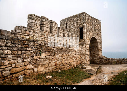 La forteresse médiévale de cap Kaliakra ,longue et étroite pointe sur la côte de la mer Noire. Banque D'Images