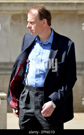 Andrew Marr, journaliste et présentateur de la BBC, en attente d'un taxi à Downing Street Banque D'Images