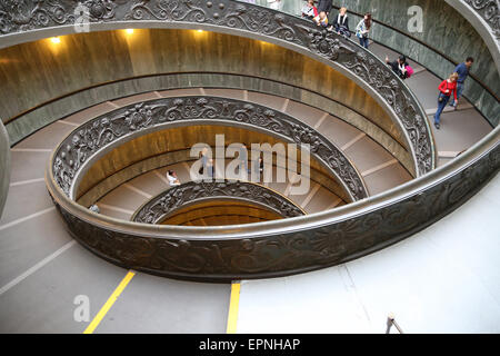 Bramante escalier. Musées du Vatican. Conçu par Giuseppe Momo, 1932, inspiré par escalier conçu par Bramante Banque D'Images