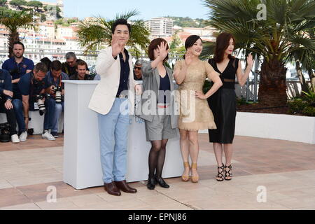 Cannes, France. 14 mai, 2015. CANNES, FRANCE - 20 MAI : (L-R) Acteur Kim Young-Min, directeur Su-Won Shin, chanteuse et actrice Kwon So-Hyun Young-Hee Seo assister à la 'Madonna' Photocall annuel lors de la 68e Festival de Cannes le 20 mai 2015 à Cannes, France. © Frédéric Injimbert/ZUMA/Alamy Fil Live News Banque D'Images