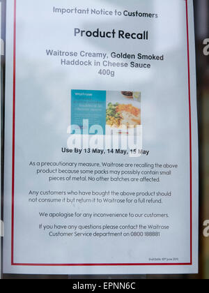 Wimbledon London,UK. 20 mai 2015. Une succursale de supermarché Waitrose a rappelé c'est Haddock fumé doré crémeux forme produit les tablettes parce qu'il contenait metal Banque D'Images