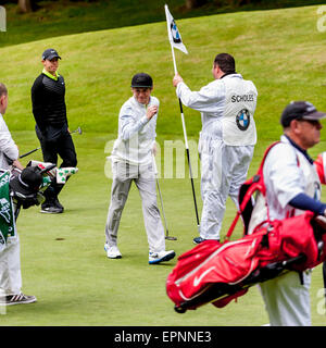 Londres, Royaume-Uni. 20 mai 2015. Niall Horan, chanteuse avec un sens, célèbre après avoir fait un putt dans le groupe de Rory McIlroy le BMW PGA Championship 2015 Pro-Am au Wentworth club, Surrey. Crédit : Stephen Chung / Alamy Live News Banque D'Images