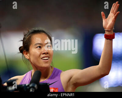 (150520) -- BEIJING, 20 mai 2015(Xinhua) -- de la Chine Wu Shuijiao célèbre après 100m haies femmes des Championnats du Monde 2015 Finale Challenge de Stade national (Nid d'oiseaux) à Beijing, Chine, le 20 mai 2015. Wu a coûté la tuile avec 12,85 secondes.(Xinhua/Wang Lili) Banque D'Images