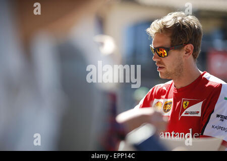 Montecarlo, Monaco. 20 mai, 2015. SEBASTIAN VETTEL de l'Allemagne et la Scuderia Ferrari est vu dans le paddock durant les préparatifs de l'année 2015, Grand Prix de Formule 1 de Monaco à Montecarlo, Monaco. Credit : James/Gasperotti ZUMA Wire/Alamy Live News Banque D'Images