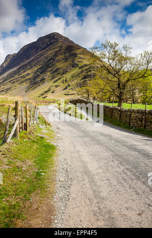 Le B5289 de Honister Pass and Fleetwith vers Pike Buttermere, Lake District, Cumbria Banque D'Images