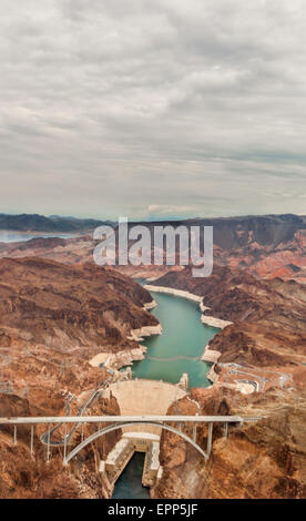 Le Barrage Hoover, prises à partir d'hélicoptères à proximité de las vegas 2013 avec pont Banque D'Images