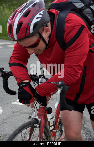 Powys et Ceredigion, West Wales, UK. 19 mai, 2015. Plus de 45 officiers de police et d'un océan à l'autre cycle d'amis à travers le Royaume-Uni en 4 jours. À partir de la Norfolk, Angleterre à Borth dans l'ouest du pays de Galles afin de recueillir des fonds pour des organismes de bienfaisance. Cette année a été très spéciale, car c'était un mémorial à l'un des fondateurs et de bons amis. Credit : Trebuchet Photography/Alamy Live News Banque D'Images