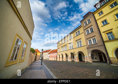 Maisons Renaissance, colorés, Pohorelec le long du chemin du château de Prague. République tchèque Banque D'Images