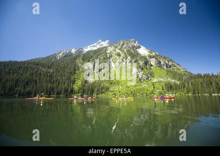 Kayak sur le lac Jackson. Parc National de Grand Teton, Wyoming Banque D'Images