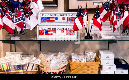 Richmond, Virginia, USA. 20 mai, 2015. Cadeaux Articles à vendre à le Musée de la Confédération. Le musée est le principal centre mondial de l'affichage, de l'étude et la préservation de l'histoire et des artefacts des Etats confédérés d'Amérique. © Brian Cahn/ZUMA/Alamy Fil Live News Banque D'Images