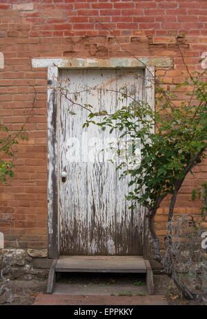 Porte ouverte sur le passé. La première maison en brique de Monterey. Banque D'Images