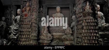 Zichang. 20 mai, 2015. Photo prise le 20 mai 2015 montre les statues de Bouddha dans une grotte dans la ville de Zichang Opération and County, au nord-ouest de la province de Shaanxi en Chine. Les 1 600 ans, l'opération and Town a la montagne Zhongshan bien conservé des grottes et d'autres architectures de l'antiquité. © Tao Ming/Xinhua/Alamy Live News Banque D'Images