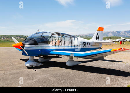 Robin DR-400-180R , Remo180, F-GLKA avion de remorquage de planeur Club de vol de Sisteron Banque D'Images