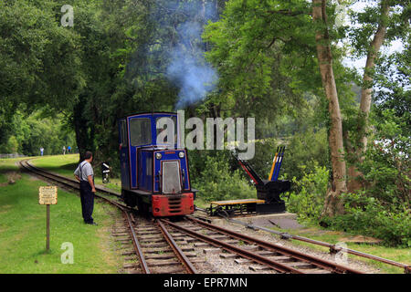Train à vapeur, lac Padarn Llanberis Banque D'Images