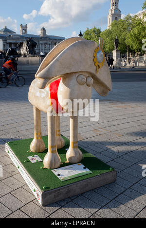 Modèle de Nelson - Shaun le mouton dans la ville Route de l'Art à Trafalgar Square London Banque D'Images