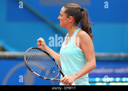 Nuremberg, Allemagne. 21 mai, 2015. Roberta Vinci de l'Italie célèbre sa victoire au tournoi de tennis WTA match quart de finale contre le Japon de Nara à Nuremberg, Allemagne, 21 mai 2015. Photo : DANIEL KARMANN/dpa/Alamy Live News Banque D'Images