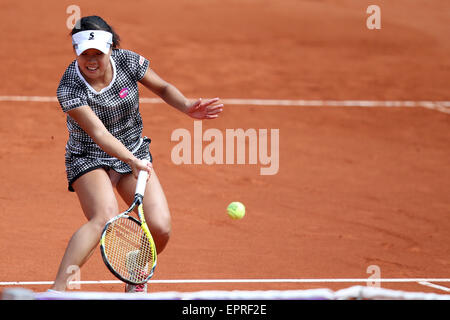 Nuremberg, Allemagne. 21 mai, 2015. Kurumi Nara du Japon en action au cours de la 1/4 de finale du tournoi de tennis WTA match contre Vinci de l'Italie à Nuremberg, Allemagne, 21 mai 2015. Photo : DANIEL KARMANN/dpa/Alamy Live News Banque D'Images