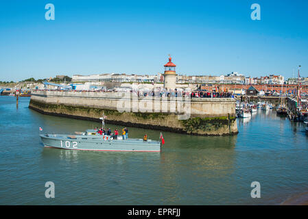 Ramsgate, Kent, UK. 21 mai, 2015. Motor Torpedo Boat et vétéran de Dunkerque, MTB 102 laissant Ramsgate Royal Harbour pour Dunkerque. Crédit : Paul Martin/Alamy Live News Banque D'Images