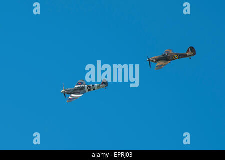 Ramsgate, Kent, UK. 21 mai, 2015. Spitfire et Hurricane fly past en salve de petits bateaux à voile à aujourd'hui à Dunkerque. Crédit : Paul Martin/Alamy Live News Banque D'Images