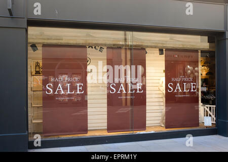 Une boutique avec un 'sale'. Banque D'Images