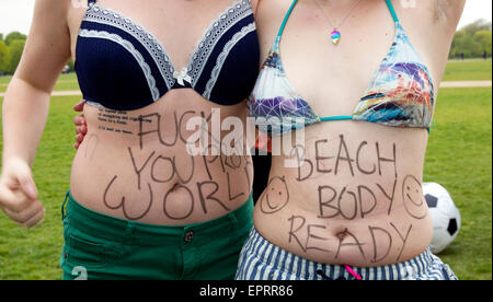 De protestation contre la protéine 'beach body prêt' annonce, Hyde Park, London, UK 2 Mai 2015 Banque D'Images