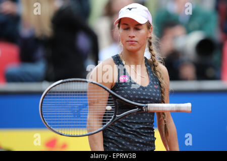 Nuremberg, Allemagne. 21 mai, 2015. Yulia Putintseva du Kazakhstan réagit après avoir été défait par Karin Knapp de l'Italie au cours de la WTA Tennis Tournament match quart de finale à Nuremberg, Allemagne, 21 mai 2015. Photo : DANIEL KARMANN/dpa/Alamy Live News Banque D'Images
