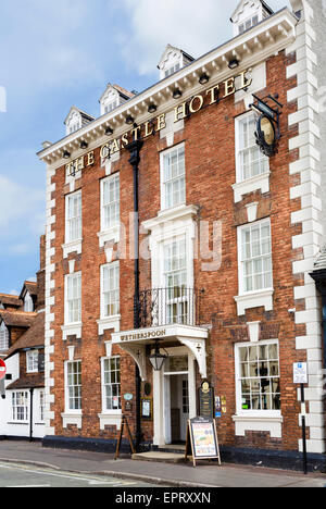 Le Castle Hotel, un pub Wetherspoon sur la Place Saint Pierre dans le centre de Ruthin, Denbighshire, Wales, UK Banque D'Images