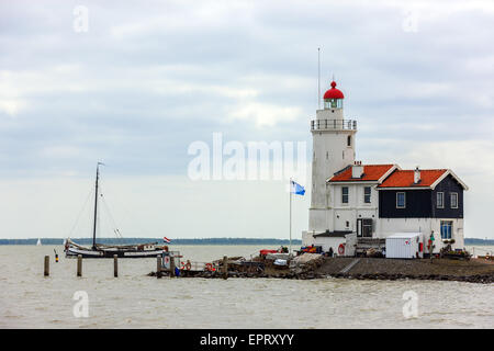 À Marken, proche d'Amsterdam se dresse le phare 'Paard van Marken'. Banque D'Images