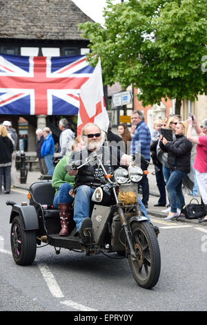 Ride de respect passe par Wootton Bassett Royal Banque D'Images