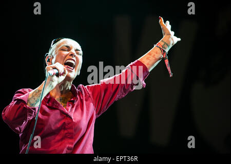 Le 27 juillet 214. Sinead O'Connor, manchettes l'air libre de la scène à la dernière journée de festival de musique WOMAD, UK. Banque D'Images