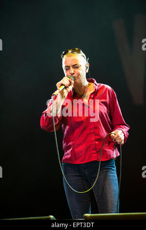 Le 27 juillet 214. Sinead O'Connor, manchettes l'air libre de la scène à la dernière journée de festival de musique WOMAD, UK. Banque D'Images