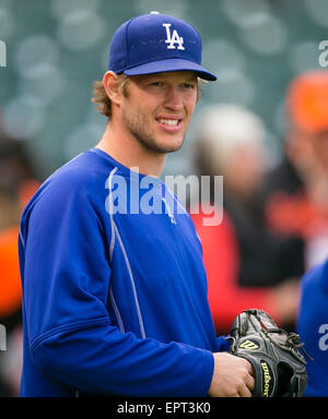 San Francisco, CA. 20 mai, 2015. Le lanceur partant des Dodgers de Los Angeles, Clayton Kershaw (22) se réchauffe avant le match de baseball MLB entre les Dodgers de Los Angeles et les Giants de San Francisco à AT&T Park à San Francisco CA. Les Géants défait les Dodgers 4-0. Damon Tarver/Cal Sport Media/Alamy Live News Banque D'Images