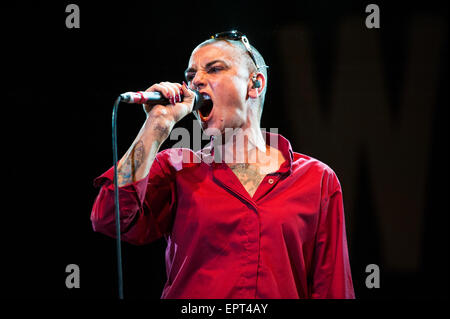 Le 27 juillet 214. Sinead O'Connor, manchettes l'air libre de la scène à la dernière journée de festival de musique WOMAD, UK. Banque D'Images