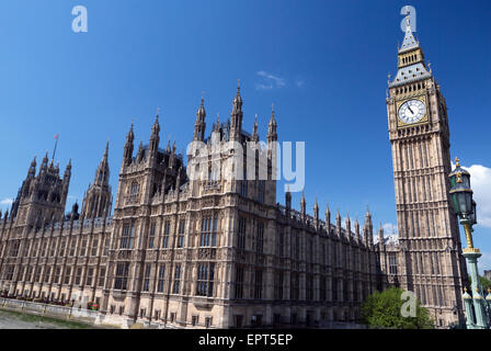 Big Ben vu du pont de Westminster, Londres Banque D'Images