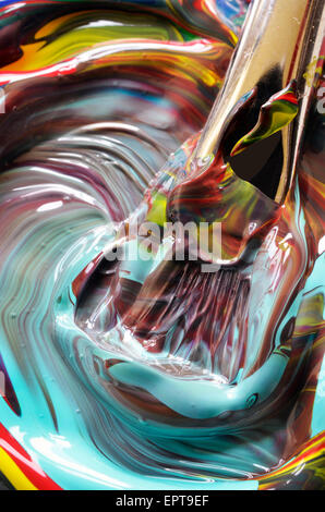 Close-up de peinture et pinceau tourbillonne Banque D'Images