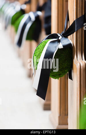 Close-up de décorations de mariage sur Bancs Banque D'Images
