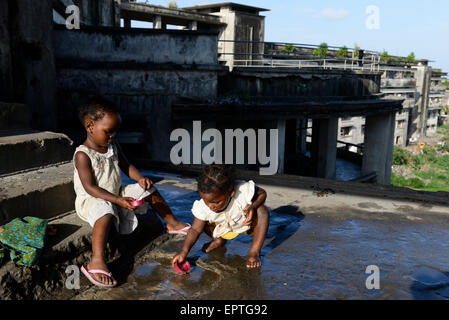 Le MOZAMBIQUE, Beira, le Grande Hotel, ouvert en 1955 au cours du temps colonial portugais, aujourd'hui quelques milliers de sans-abri vivant ici Banque D'Images