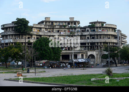 Le MOZAMBIQUE, Beira, le Grande Hotel, ouvert en 1955 au cours du temps colonial portugais, aujourd'hui quelques milliers de sans-abri vivant ici Banque D'Images
