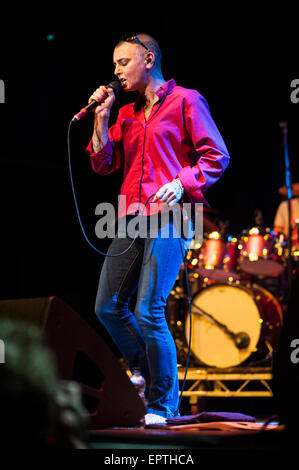 Le 27 juillet 214. Sinead O'Connor, manchettes l'air libre de la scène à la dernière journée de festival de musique WOMAD, UK. Banque D'Images