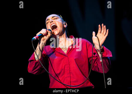 Le 27 juillet 214. Sinead O'Connor, manchettes l'air libre de la scène à la dernière journée de festival de musique WOMAD, UK. Banque D'Images