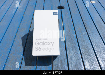 Unboxing le gaxley edge Samsung S6 premier regard Banque D'Images