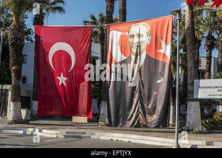 Banner à Bodrum représentant le Président Erdogan de l'AKP, parti politique à l'approche de l'Juin 2015 élections turques. Banque D'Images