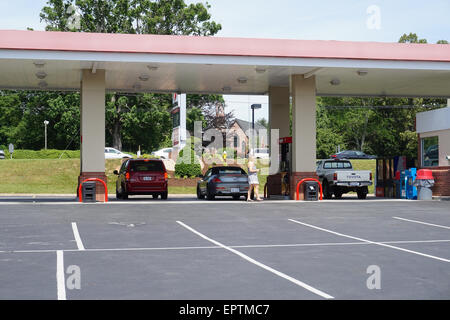 Voitures en carburant un Ingles marché. Banque D'Images