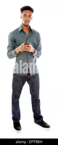 Belle afro-american man posing in a studio isolé sur un arrière-plan Banque D'Images