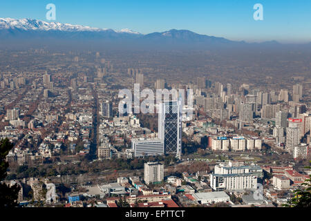 Vue de la ville de colline de San Cristobal, Santiago, Chili Banque D'Images