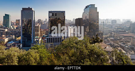 Centre-ville vu de la colline Santa Lucia (Cerro Santa Lucia), Santiago, Chili Banque D'Images