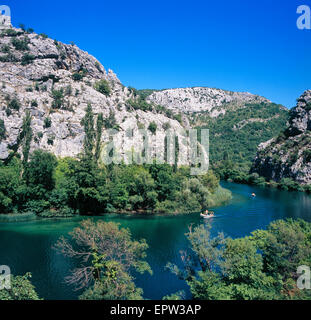 La rivière Cetina près d'Omis ville de Dalmatie, Croatie Banque D'Images